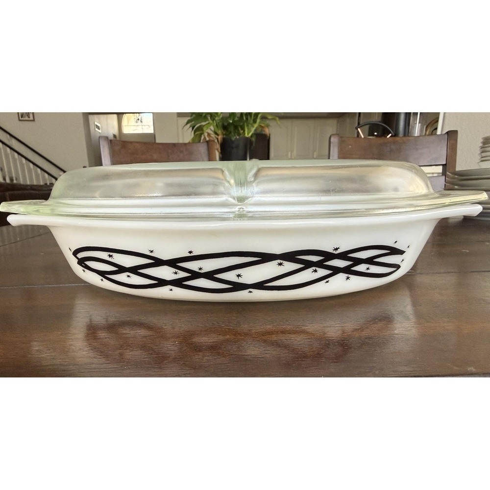 Vintage MCM Pyrex Barbed Wire Promo Stars On Milk Glass Divided Casserole 1.5 Qt